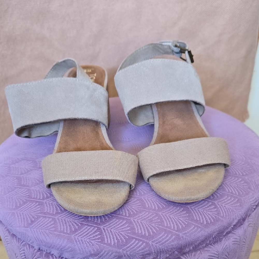 Toms Tan Sandals Comfortable Two-Strap Design